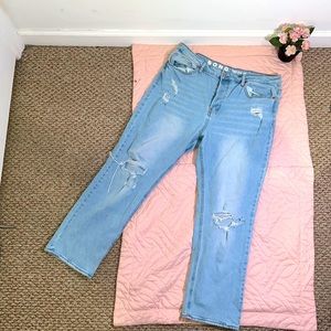 Blue jeans, boyfriend jeans, super fashion and chic